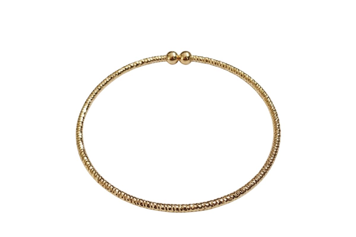 Thin lined martelé bracelet