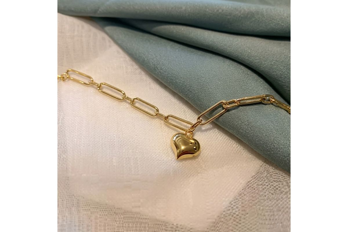 Heart Charm Gold Bracelet image