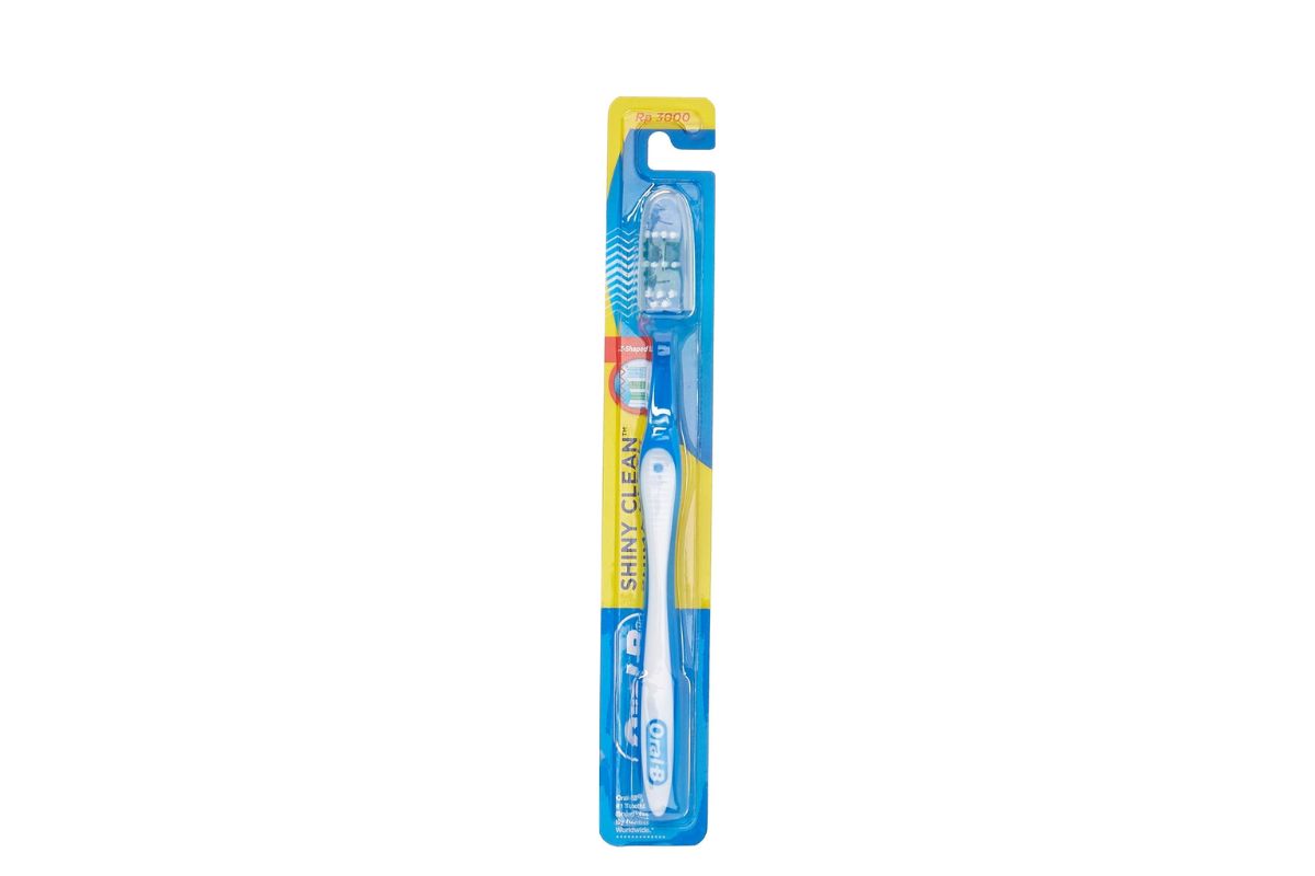 Oral-B Shiny Clean Toothbrush
